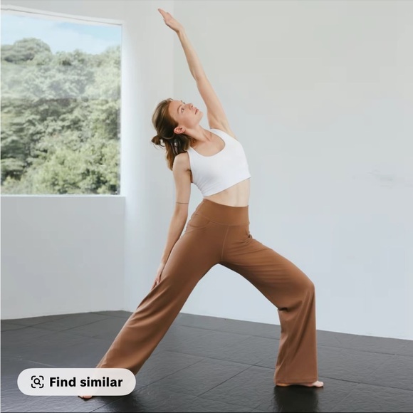 Elegant Tan Wide-Leg Pants with Pockets - Picture 2 of 4